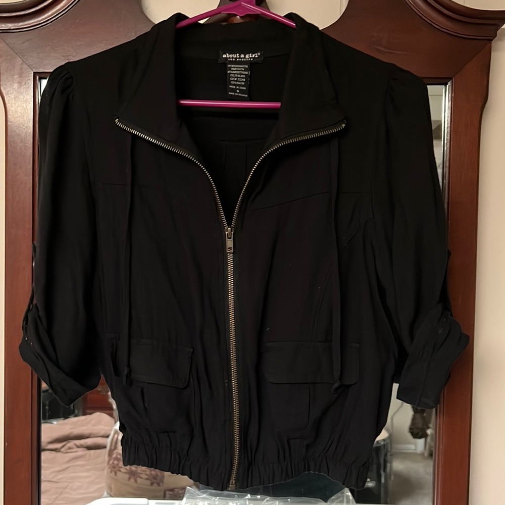 ABOUT A GIRL Cropped Black Jacket with Mid-Length Sleeve